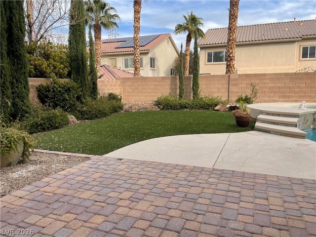 10674 San Bellacova Court, Las Vegas, NV 89141