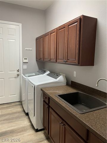 10674 San Bellacova Court, Las Vegas, NV 89141