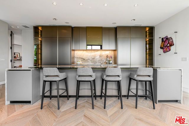 9405 Sierra Mar Place, Los Angeles, CA 90069
