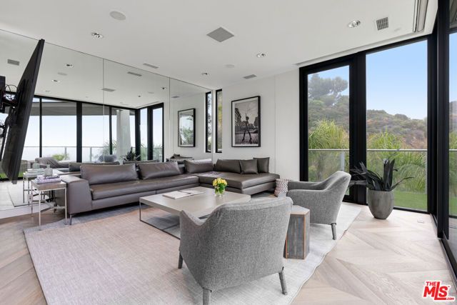 9405 Sierra Mar Place, Los Angeles, CA 90069