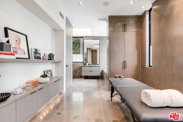 9405 Sierra Mar Place, Los Angeles, CA 90069