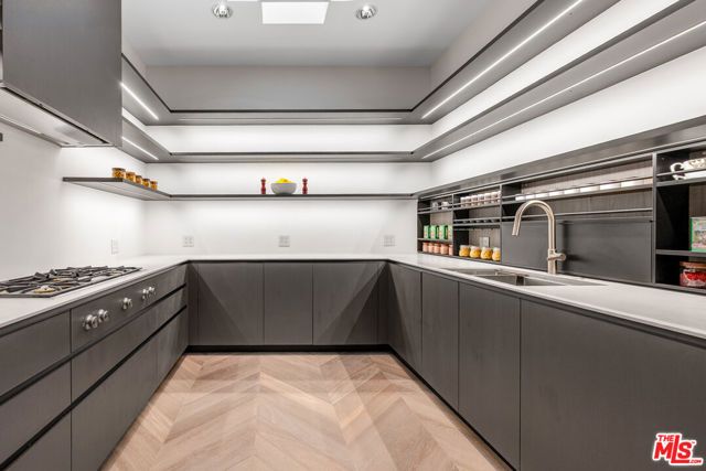9405 Sierra Mar Place, Los Angeles, CA 90069
