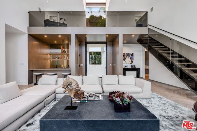 9405 Sierra Mar Place, Los Angeles, CA 90069