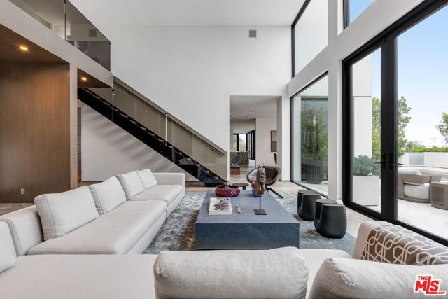 9405 Sierra Mar Place, Los Angeles, CA 90069