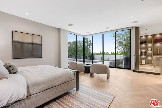 9405 Sierra Mar Place, Los Angeles, CA 90069