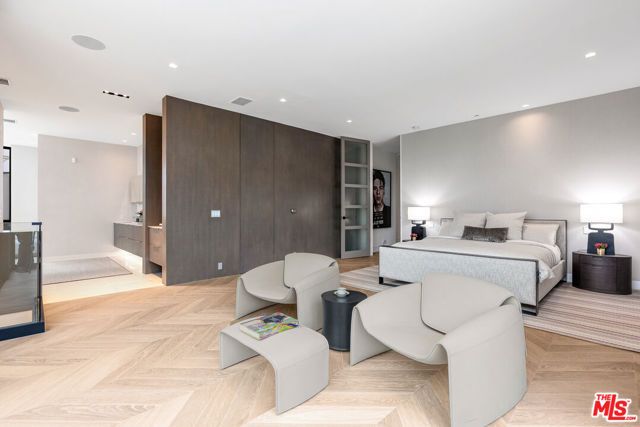 9405 Sierra Mar Place, Los Angeles, CA 90069