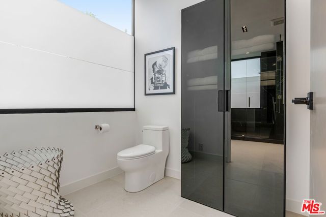 9405 Sierra Mar Place, Los Angeles, CA 90069