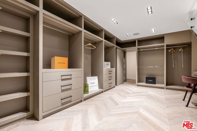 9405 Sierra Mar Place, Los Angeles, CA 90069
