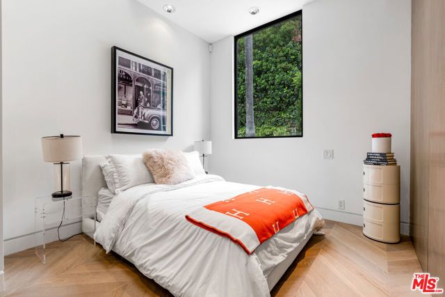 9405 Sierra Mar Place, Los Angeles, CA 90069