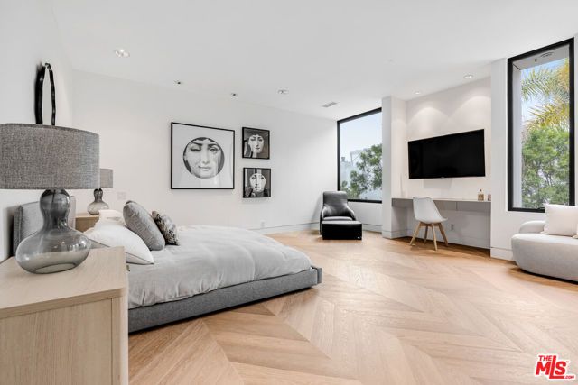 9405 Sierra Mar Place, Los Angeles, CA 90069