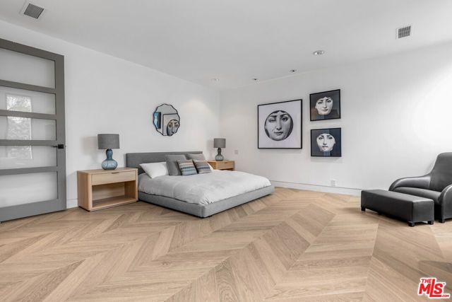 9405 Sierra Mar Place, Los Angeles, CA 90069