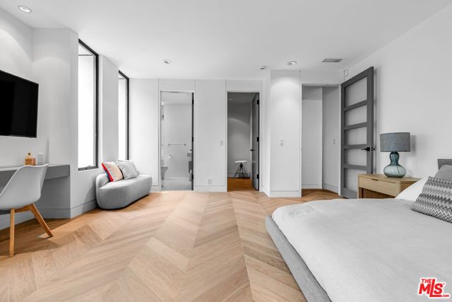 9405 Sierra Mar Place, Los Angeles, CA 90069