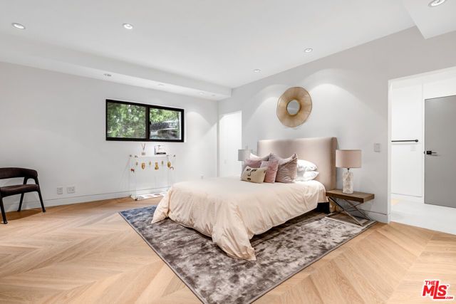 9405 Sierra Mar Place, Los Angeles, CA 90069