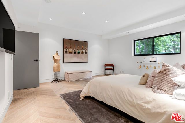 9405 Sierra Mar Place, Los Angeles, CA 90069