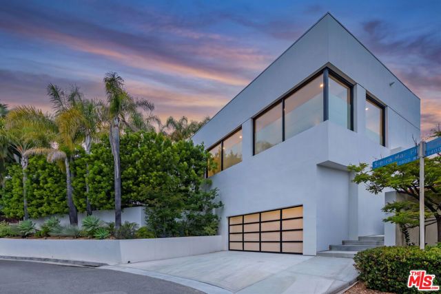 9405 Sierra Mar Place, Los Angeles, CA 90069