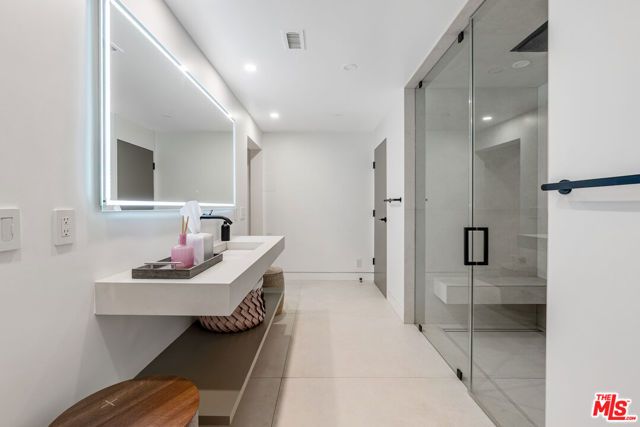 9405 Sierra Mar Place, Los Angeles, CA 90069