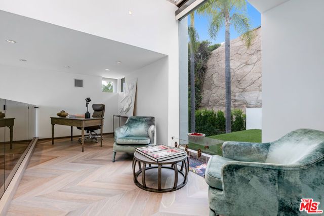 9405 Sierra Mar Place, Los Angeles, CA 90069