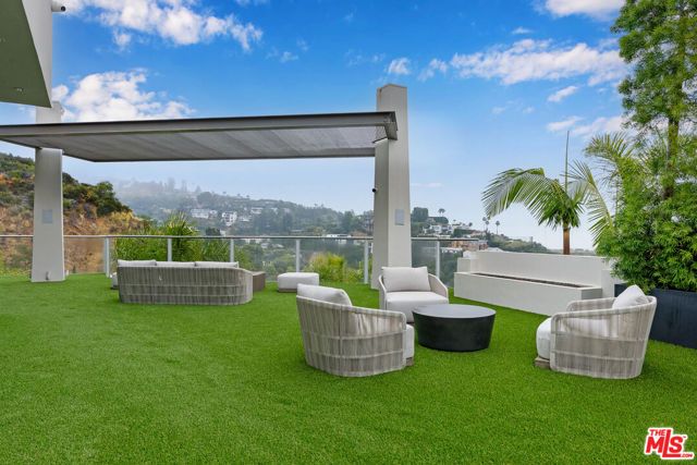 9405 Sierra Mar Place, Los Angeles, CA 90069