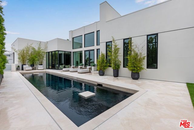 9405 Sierra Mar Place, Los Angeles, CA 90069