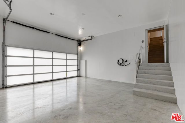 9405 Sierra Mar Place, Los Angeles, CA 90069