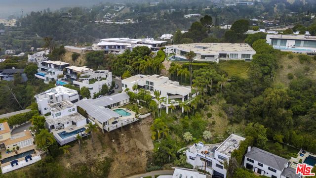 9405 Sierra Mar Place, Los Angeles, CA 90069