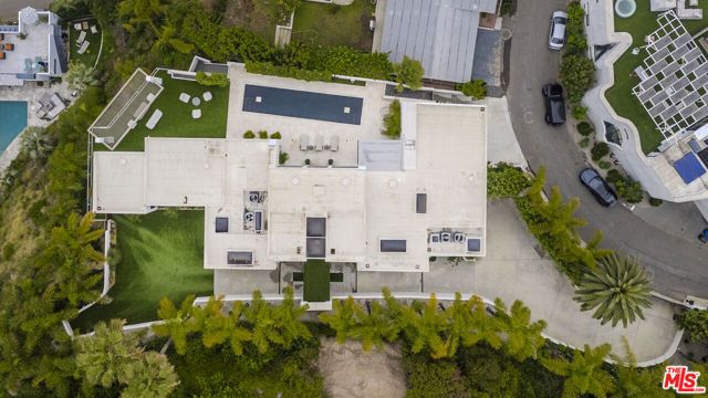 9405 Sierra Mar Place, Los Angeles, CA 90069