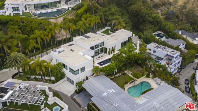 9405 Sierra Mar Place, Los Angeles, CA 90069