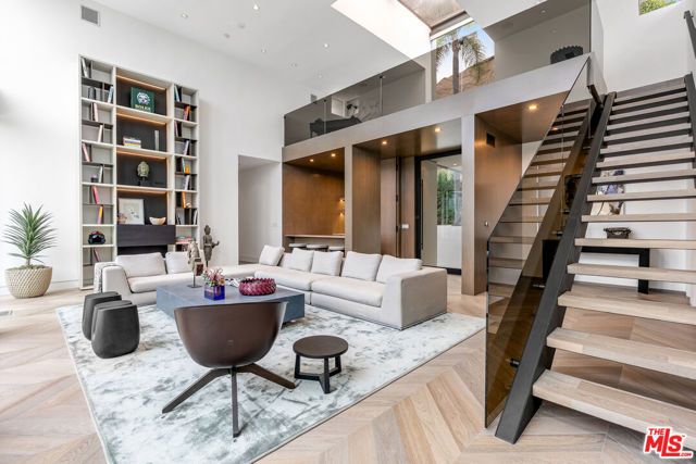 9405 Sierra Mar Place, Los Angeles, CA 90069