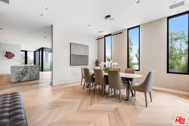 9405 Sierra Mar Place, Los Angeles, CA 90069