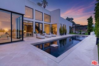 9405 Sierra Mar Place, Los Angeles, CA 90069