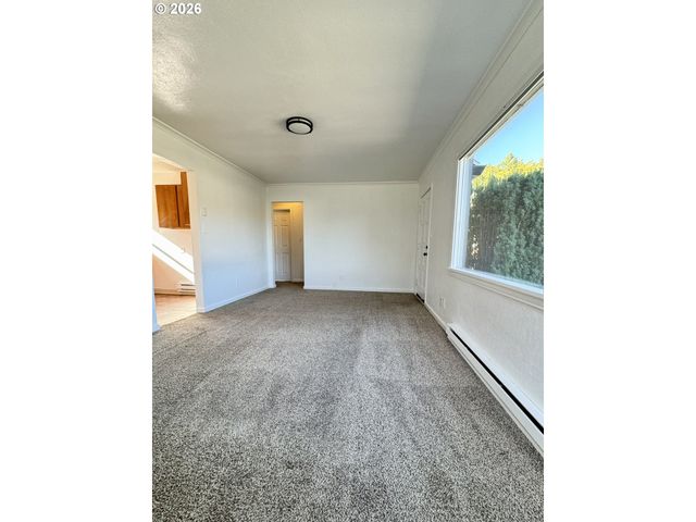 105 MAPLE Blvd, Wood Village, OR 97060