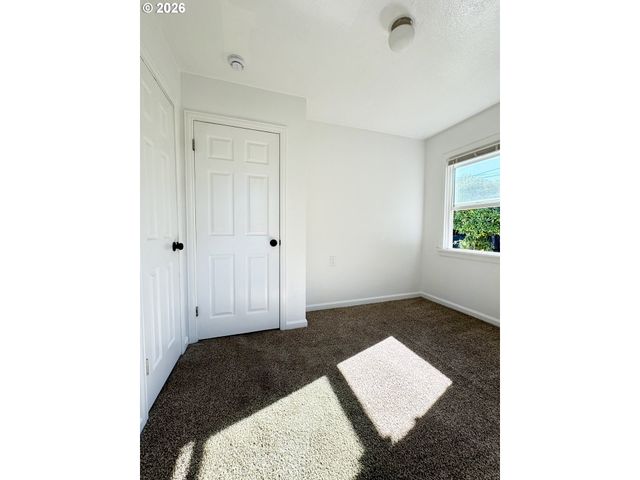 105 MAPLE Blvd, Wood Village, OR 97060