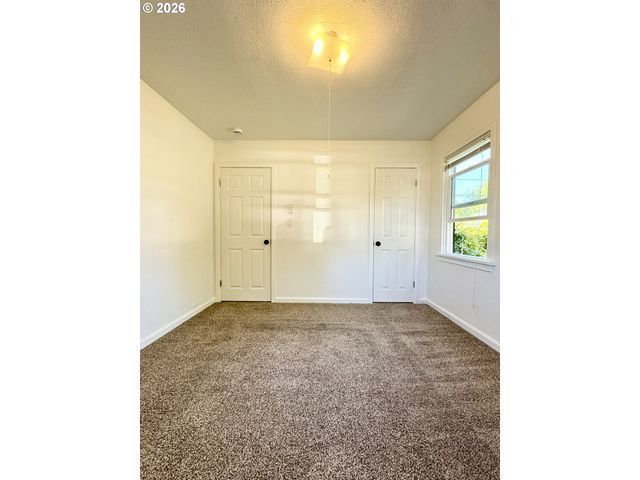 105 MAPLE Blvd, Wood Village, OR 97060