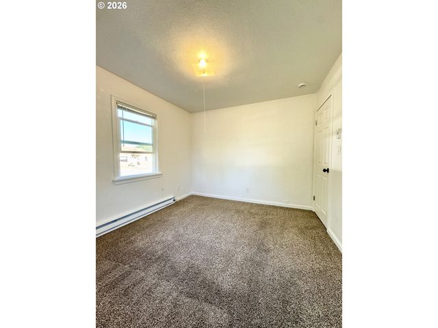 105 MAPLE Blvd, Wood Village, OR 97060