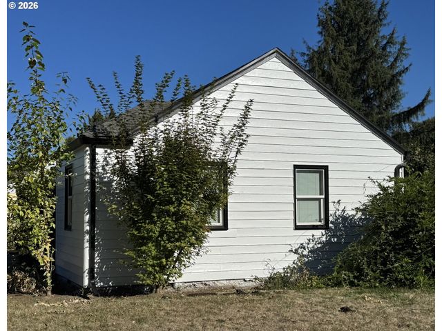 105 MAPLE Blvd, Wood Village, OR 97060