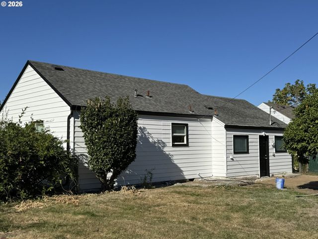 105 MAPLE Blvd, Wood Village, OR 97060