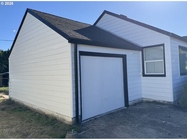 105 MAPLE Blvd, Wood Village, OR 97060