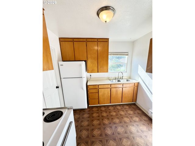 105 MAPLE Blvd, Wood Village, OR 97060