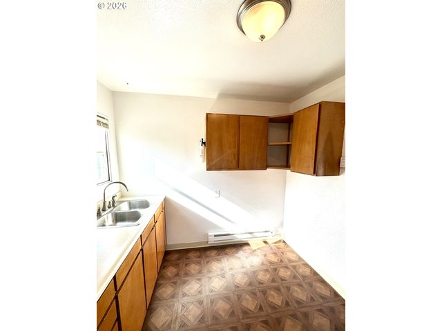 105 MAPLE Blvd, Wood Village, OR 97060