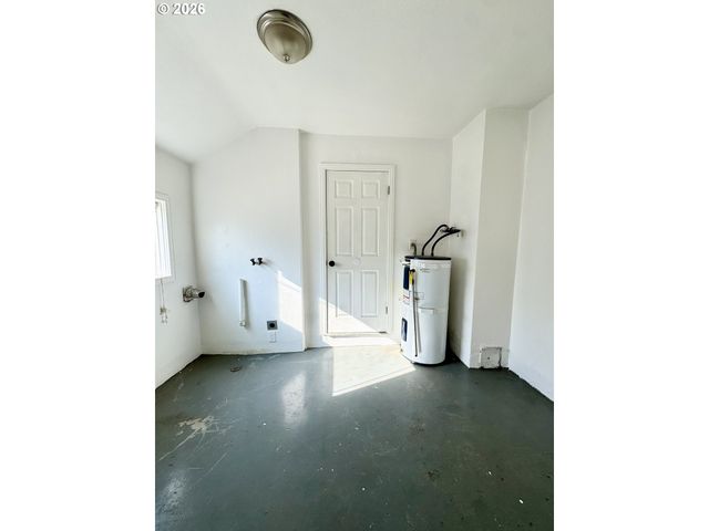 105 MAPLE Blvd, Wood Village, OR 97060