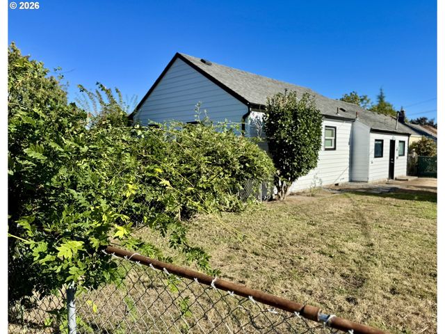 105 MAPLE Blvd, Wood Village, OR 97060
