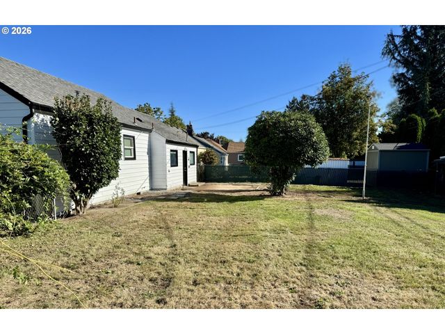 105 MAPLE Blvd, Wood Village, OR 97060