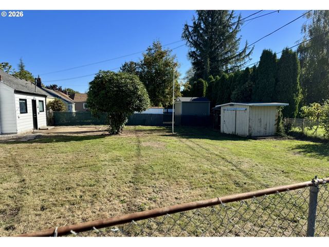105 MAPLE Blvd, Wood Village, OR 97060