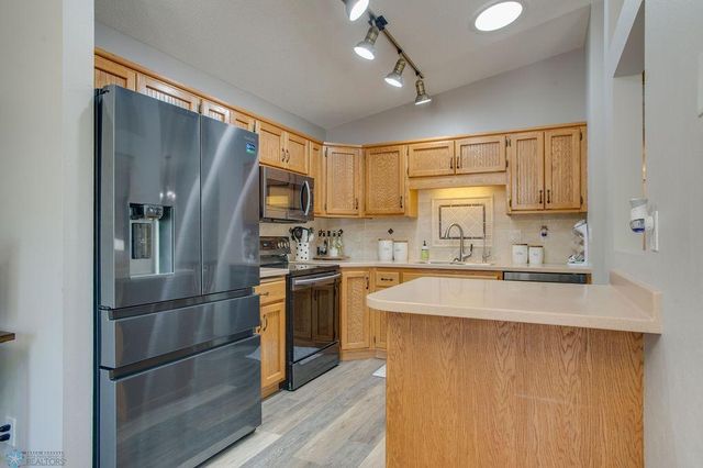 56 Fremont Drive S, Fargo, ND 58103
