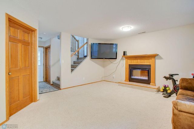 56 Fremont Drive S, Fargo, ND 58103