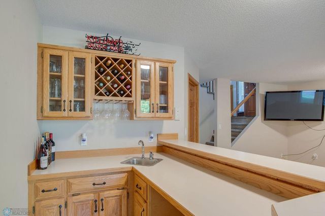 56 Fremont Drive S, Fargo, ND 58103