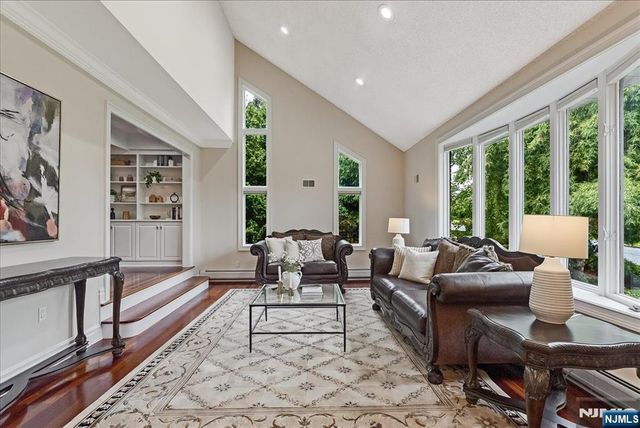 31 Forest Hills Way, Cedar Grove, NJ 07009