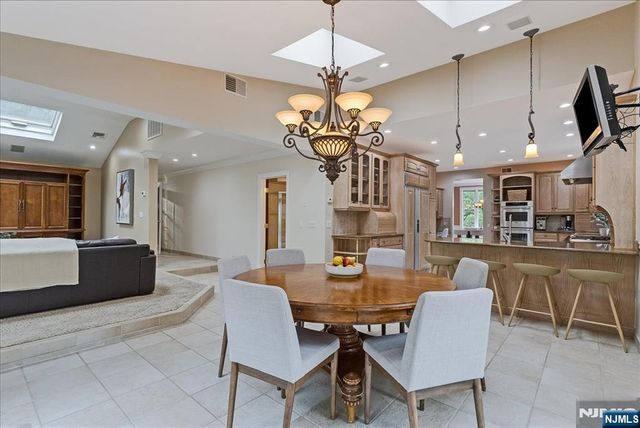 31 Forest Hills Way, Cedar Grove, NJ 07009