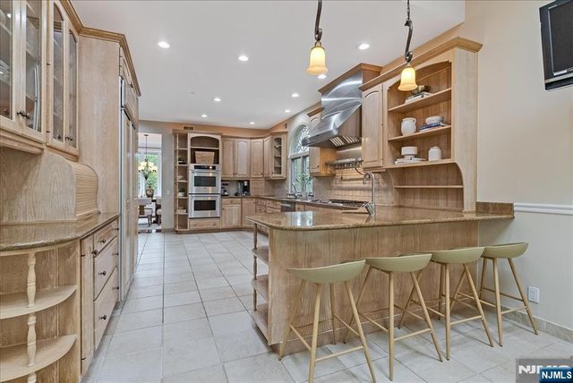 31 Forest Hills Way, Cedar Grove, NJ 07009