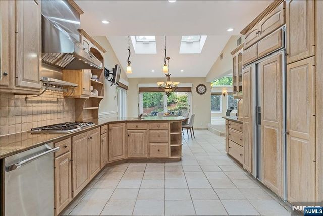 31 Forest Hills Way, Cedar Grove, NJ 07009